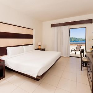 Deluxe Room King Bed